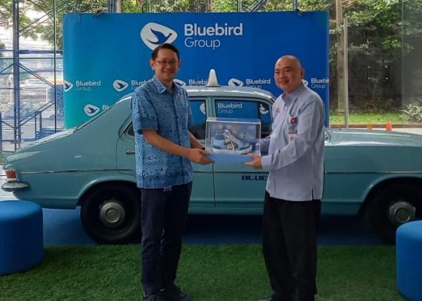 Berkolaborasi dengan Le Minerale, Bluebird Targetkan Pengurangan 1,7 Ton Sampah Plastik Per Tahun