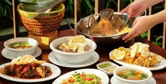 4 Tempat Makan Khas Sunda di Bandung, Rasanya Nendang!