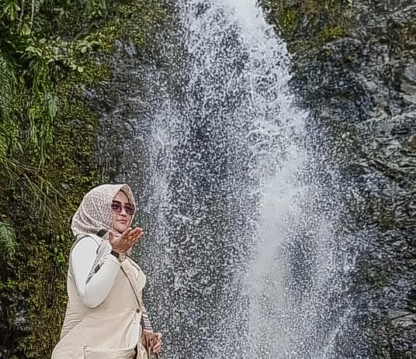 Menikmati Pesona dan Bersua Foto Dilokasi Air Terjun Unik di Pidie