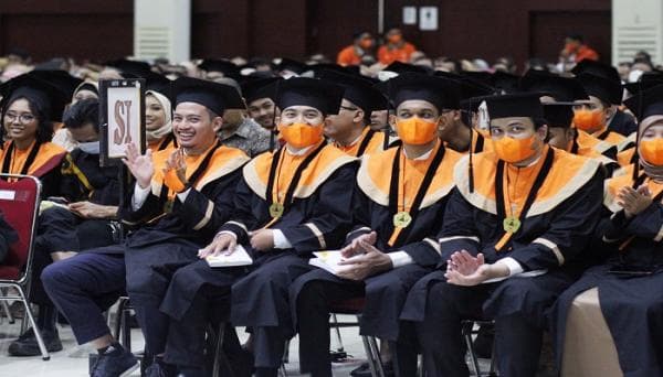 491 Lulusan Dilantik dalam Wisuda Itenas, Rektor Minta Alumni Jadi Pemberani 491 Lulusan Dilantik dalam Wisuda Itenas, Rektor Minta Alumni Jadi Pemberani