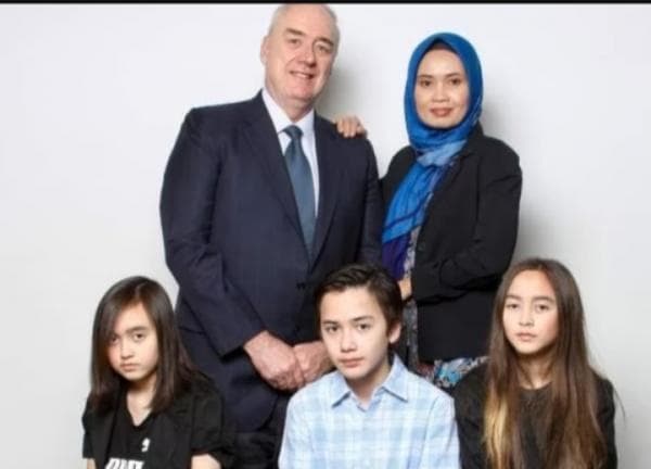 Cerita Nikmatul Rosidah TKW Asal Blitar Bersuami Bule Sukses Jadi YouTubers Cerita Nikmatul Rosidah TKW Asal Blitar Bersuami Bule Sukses Jadi YouTubers