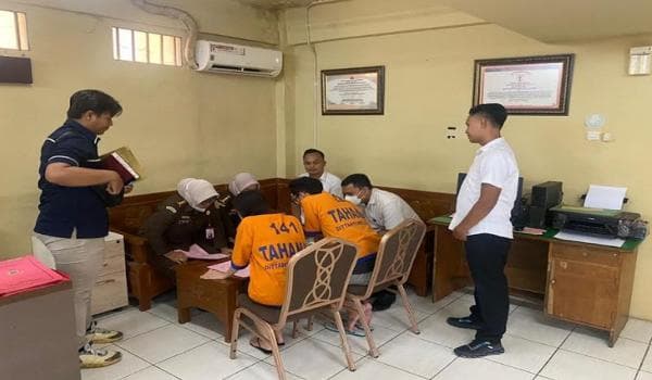 Kasus Video Porno Kebaya Merah yang Sempat Viral Masuk Kejaksaan, Segera Disidang di PN Surabaya Kasus Video Porno Kebaya Merah yang Sempat Viral Masuk Kejaksaan, Segera Disidang di PN Surabaya