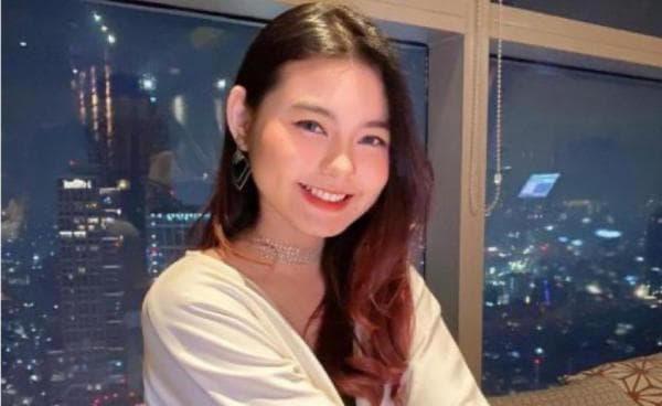 Potret Cantik Cesen yang Diam-Diam Dinikahi Marshel Widianto hingga Lahirkan Anak Potret Cantik Cesen yang Diam-Diam Dinikahi Marshel Widianto hingga Lahirkan Anak