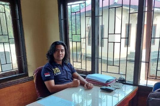 Ini Polisi Baik yang Biarkan Bapak di Penjara Lepas Rindu dengan Anaknya