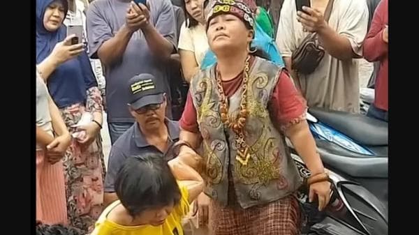 Viral Ida Dayak, Perempuan Sakti Asal Paser Sembuhkan Masalah Tulang dalam Sekali Urut