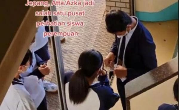 Viral! Azka Asal Cianjur Mendadak Jadi Artis hingga Dikerumuni Cewek Jepang