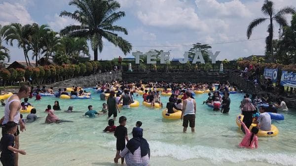 7 Tempat Wisata di Tasikmalaya yang Populer dan Lagi Hits, Cocok untuk Dikunjungi Bersama Keluarga 7 Tempat Wisata di Tasikmalaya yang Populer dan Lagi Hits, Cocok untuk Dikunjungi Bersama Keluarga