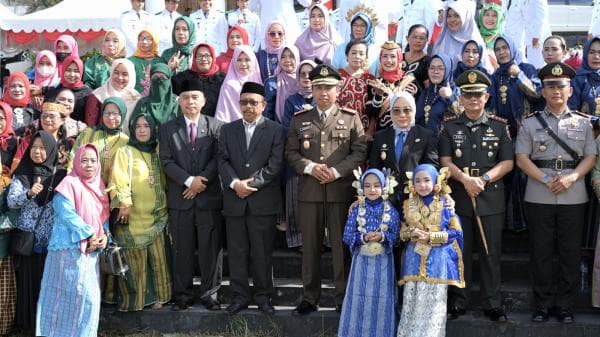 Baju Adat dan Seragam Korpri, Warnai Hari Hardiknas Pemkab Mamuju