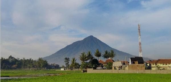 Fakta Gunung Cikuray Garut yang Wajib Pendaki Tahu, Ada Penghuni Bernama "Bagas" Fakta Gunung Cikuray Garut yang Wajib Pendaki Tahu, Ada Penghuni Bernama "Bagas"