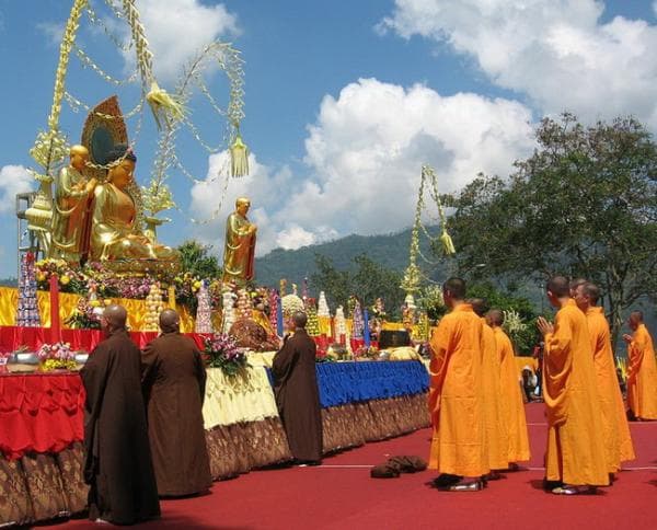 Selamat Hari Raya Waisak 2023, Berikut Lirik Lagu Malam Suci Waisak