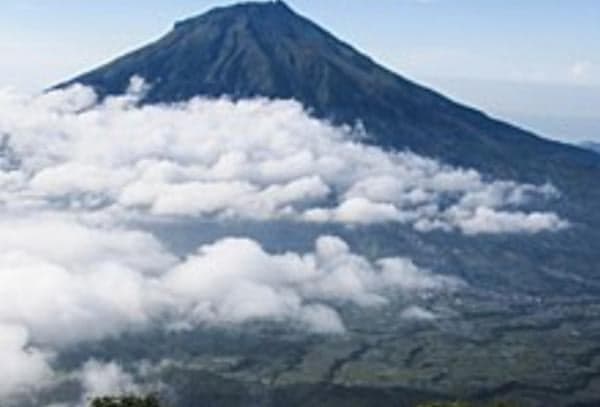 7 Fakta Menarik Gunung Sindoro, Tempat Kelahiran Raja Ngayogyakarta hingga Telaga Ajaib di Puncak 7 Fakta Menarik Gunung Sindoro, Tempat Kelahiran Raja Ngayogyakarta hingga Telaga Ajaib di Puncak