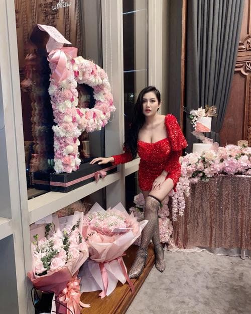 Hot Banget ! Ini 4 Potret Menggoda Pamela Safitri Pakai Dress Merah Bling-Bling Hot Banget ! Ini 4 Potret Menggoda Pamela Safitri Pakai Dress Merah Bling-Bling