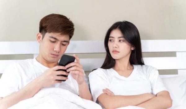 Wajib Dibaca! Dugaan Perselingkuhan Artis RK Terbongkar, Kenali 9 Ciri Suami Selingkuh Wajib Dibaca! Dugaan Perselingkuhan Artis RK Terbongkar, Kenali 9 Ciri Suami Selingkuh