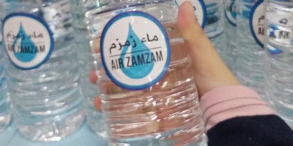 Bolehkah Air Zam Zam Dioplos Air Biasa, Begini Penjelasannya