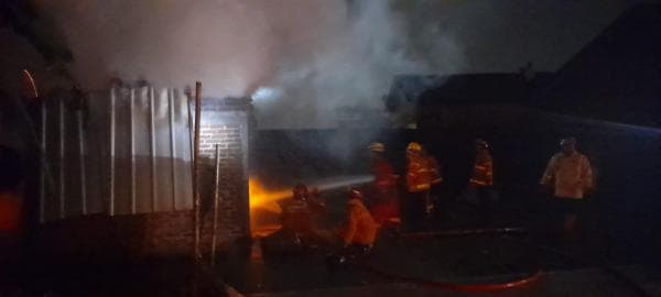 Pabrik Pengolahan Kopra di Jalan Letjend Mashudi Tasikmalaya Terbakar, Satu Orang Terluka Pabrik Pengolahan Kopra di Jalan Letjend Mashudi Tasikmalaya Terbakar, Satu Orang Terluka