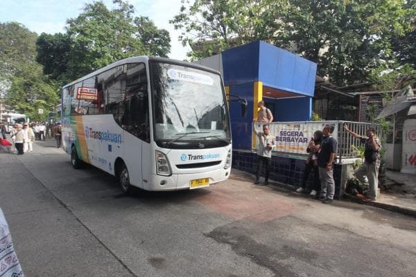 Bus Tanpa Ngetem, Langsung Terkoneksi LRT Bus Tanpa Ngetem, Langsung Terkoneksi LRT