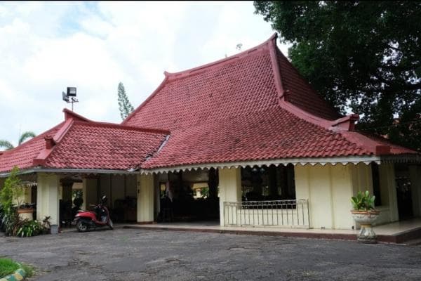 Menengok Museum Keraton Sumenep yang Simpan Kereta Tunggangan Aria Wiraraja