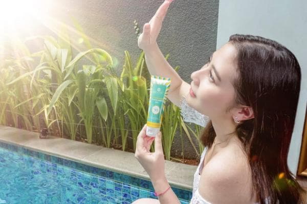 Siapa Pemilik Azarine, Brand Kosmetik Asal Jawa Timur yang Sudah Eksis Sejak 2012 Siapa Pemilik Azarine, Brand Kosmetik Asal Jawa Timur yang Sudah Eksis Sejak 2012