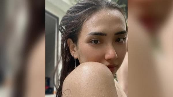 Potret Hot Pevoli Yolla Yuliana Bikin Netizen Tak Berkedip