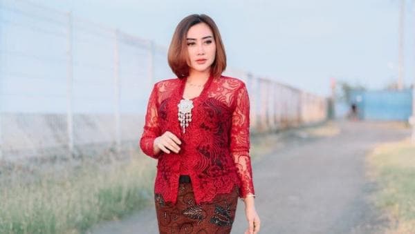 Profil Seleb Tiktok yang Marahi Siswi SMK, Ibu Tiga Anak Sang Pemersatu Bangsa Profil Seleb Tiktok yang Marahi Siswi SMK, Ibu Tiga Anak Sang Pemersatu Bangsa