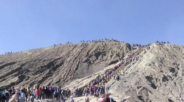 5 Fakta Menarik Suku Tengger di Gunung Bromo, Masih Memegang Teguh Tradisi dan Budaya 5 Fakta Menarik Suku Tengger di Gunung Bromo, Masih Memegang Teguh Tradisi dan Budaya
