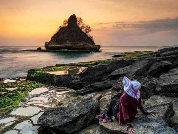 15 Wisata Pantai di Sukabumi yang Hits dan Menawan, Tak Perlu Jauh ke Bali Habiskan Ongkos Mahal 15 Wisata Pantai di Sukabumi yang Hits dan Menawan, Tak Perlu Jauh ke Bali Habiskan Ongkos Mahal
