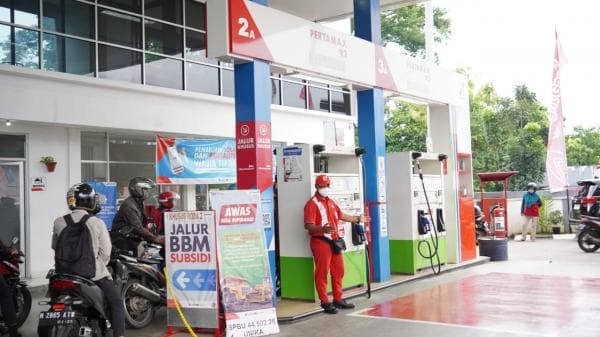 Mesin Kendaraan Wajib Mati Saat Isi BBM, Pertamina Ungkap Alasannya!