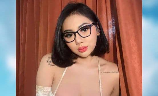 Deretan Potret Hot Meli 3GP Bikin Resah Netizen, Ada Pose Dress Melorot