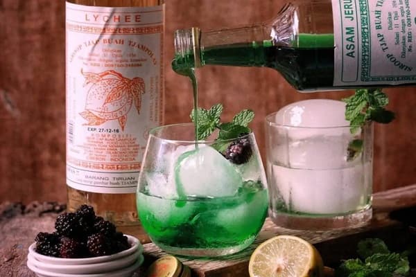 20 Oleh-Oleh Khas Cirebon, Makanan hingga Souvenir Masih Eksis hingga Kini 20 Oleh-Oleh Khas Cirebon, Makanan hingga Souvenir Masih Eksis hingga Kini