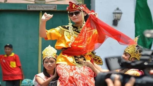 Mengungkap Sejarah, Syarat, dan Makna Gerakan Tari Sintren Mengungkap Sejarah, Syarat, dan Makna Gerakan Tari Sintren