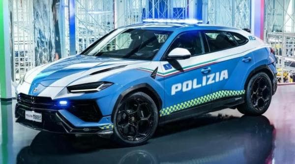 Mobil Patroli Polisi Italia Gunakan Lamborghini Urus, Tampil Super Gagah Mobil Patroli Polisi Italia Gunakan Lamborghini Urus, Tampil Super Gagah