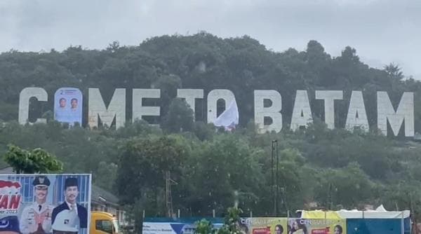 Kepala Dinas Cipta Karya Bungkam Terkait Izin Pemasangan Baliho Prabowo-Gibran di Welcome to Batam Kepala Dinas Cipta Karya Bungkam Terkait Izin Pemasangan Baliho Prabowo-Gibran di Welcome to Batam