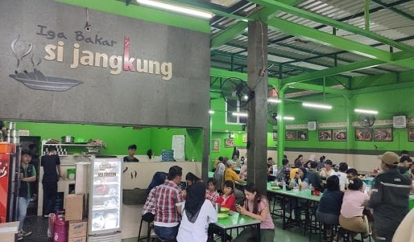 Iga Bakar Si Jangkung, Kuliner Legendaris di Bandung yang Wajib Banget Dicoba