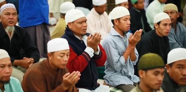 Meraih Keistimewaan Bulan Rajab melalui Amalan Dzikir dan Doa setelah Sholat Subuh Meraih Keistimewaan Bulan Rajab melalui Amalan Dzikir dan Doa setelah Sholat Subuh