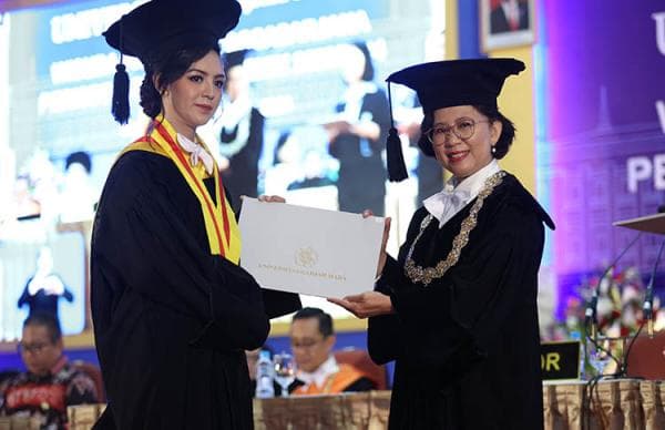 Wisuda 836 Lulusan Pascasarjana, Rektor UGM: Rasio Penduduk Berpendidikan S2 dan S3 Rendah Wisuda 836 Lulusan Pascasarjana, Rektor UGM: Rasio Penduduk Berpendidikan S2 dan S3 Rendah