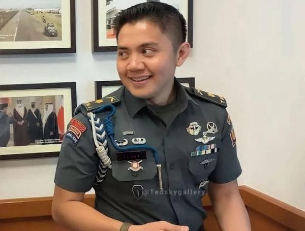 Mengenal Sosok Mayor Teddy, Ajudan Prabowo yang Tegur Dokter Berpangkat Kolonel Mengenal Sosok Mayor Teddy, Ajudan Prabowo yang Tegur Dokter Berpangkat Kolonel