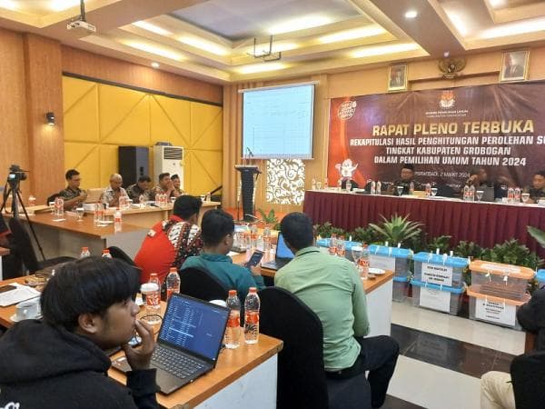 Rapat Rekapitulasi, Bawaslu Ingatkan KPU Grobogan Soal Sampul Kertas Tersegel