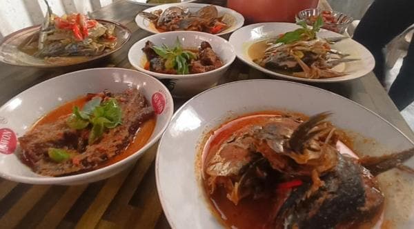 Ikan Sembilang, Menu Buka Puasa di Gubuk Iwak Segoro Jombang yang Bikin Nagih Ikan Sembilang, Menu Buka Puasa di Gubuk Iwak Segoro Jombang yang Bikin Nagih