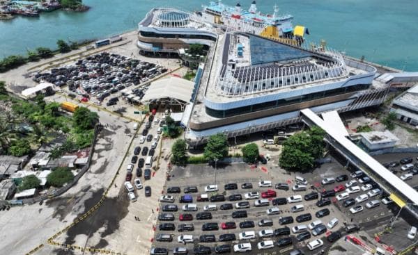 Trafik Penumpang dan Kendaraan di Pelabuhan Merak Mulai Meningkat pada H-10 Lebaran 2024 Trafik Penumpang dan Kendaraan di Pelabuhan Merak Mulai Meningkat pada H-10 Lebaran 2024