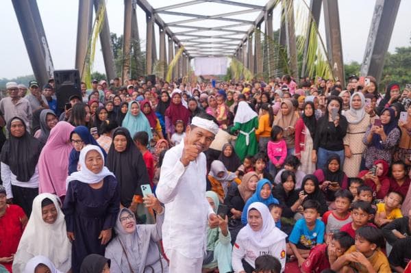 Bahagianya Warga, Jembatan Penghubung Purwakarta-Subang yang Dibangun KDM Kini Sudah Bisa Dilalui Bahagianya Warga, Jembatan Penghubung Purwakarta-Subang yang Dibangun KDM Kini Sudah Bisa Dilalui