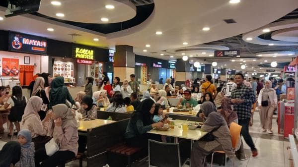 Pusat Perbelanjaan Mall Plaza Asia Tasikmalaya Dipadati Pengunjung saat Libur Lebaran 2024 Pusat Perbelanjaan Mall Plaza Asia Tasikmalaya Dipadati Pengunjung saat Libur Lebaran 2024