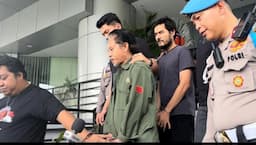Keluarga Jenguk Epy Kusnandar di Polres Metro Jakarta Barat 