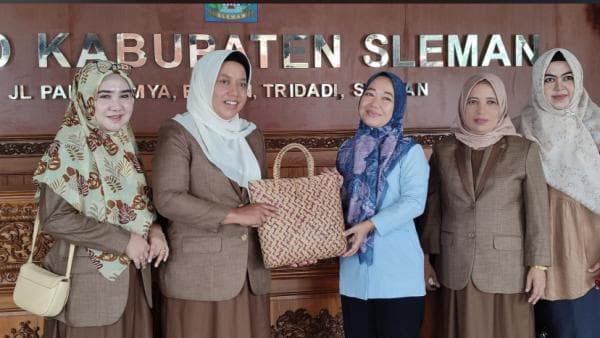 Anggota DPRD Kobar Bersama Anggota Kaukus Bicara Soal Perempuan dan Anak di DPRD Sleman