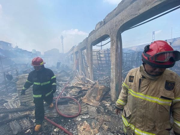 Toko Bangunan di Sukmajaya Depok Hangus Dilalap Sijago Merah