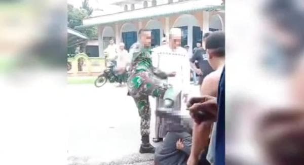 Viral! Oknum TNI Pakai Seragam Loreng Tendang Warga di Deliserdang Usai Bertabrakan