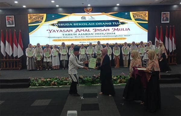 Lulus Sekolah Orang Tua, 121 Ayah-Ibu di Kulonprogo Diwisuda