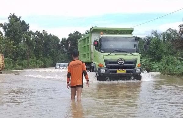 Jalan TransKalimantan Lamandau Kembali Banjir, Lalu Lintas Terganggu