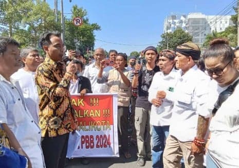 Warga Kota Cirebon Turun Kejalan Tolak Kenaikan PBB, PJ Walikota Diminta Cabut SK