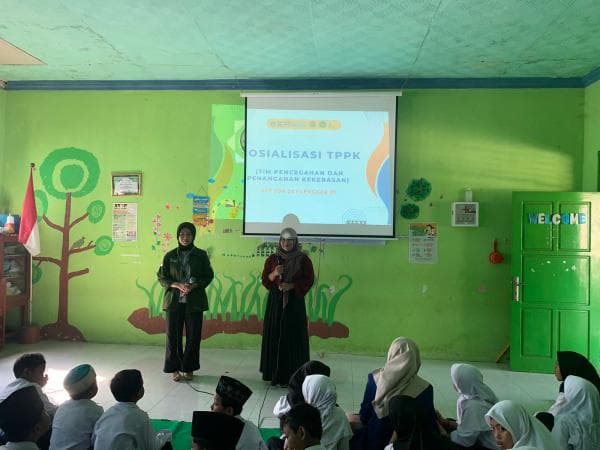 Lihat Kebutuhan SDN Jatilengger 1, Mahasiswa MBKM KM Angkatan 7 Kenalkan 3 Dosa Besar Pendidikan