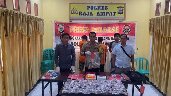 Bawa Ganja 2 Kg Siap Edar, Warga Kota Jayapura Diciduk Anggota SatRes Narkoba Polres Raja Ampat